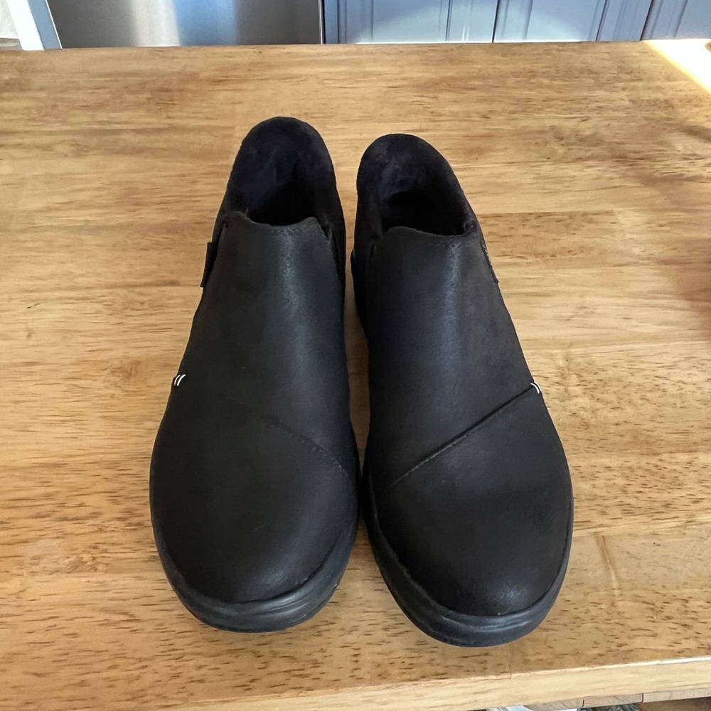 Skechers womens Black slip on Loafers
